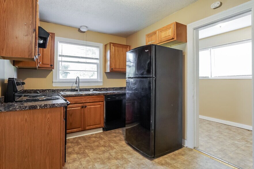 Building Photo - 3004 Forestdale Blvd