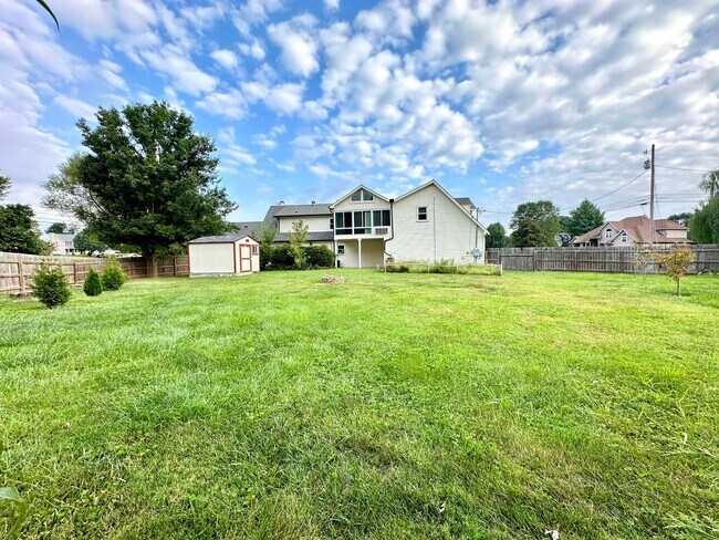 Building Photo - Stunning Single-Family Home with Plenty of...