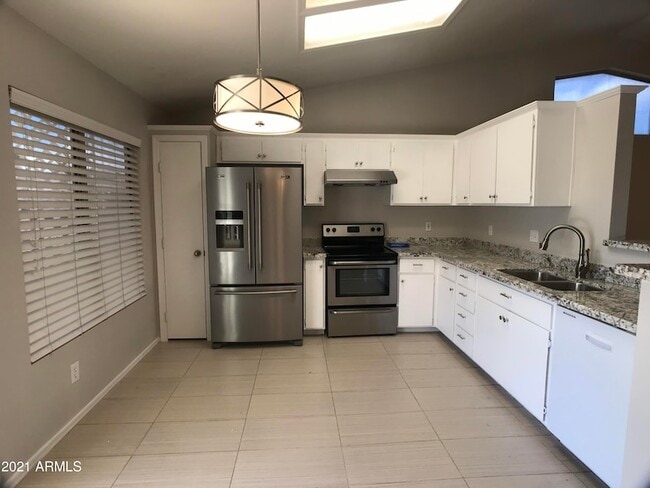 Building Photo - 381 E Bart Dr