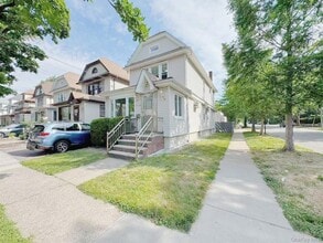 Building Photo - 71-59 Kessel St