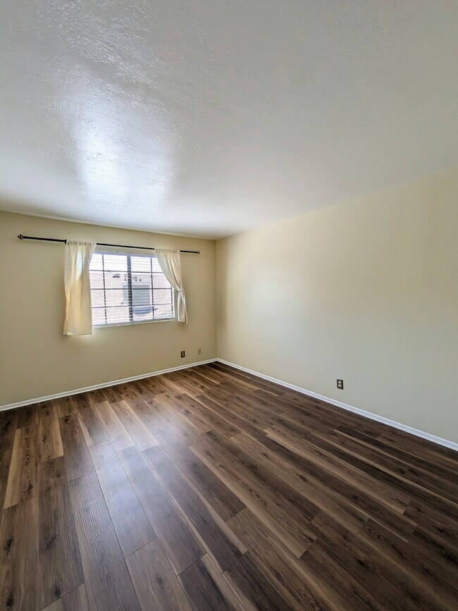 Building Photo - MOVE-IN READY – 1 BEDROOM CONDO IN GATED TUSTIN COMMUNITY (UNIT 70)