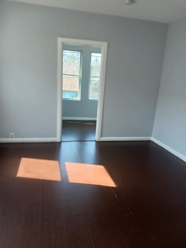 Interior Photo - 7 Franklin Street