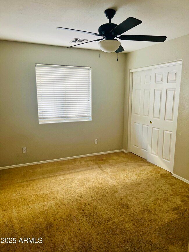 Building Photo - 1807 E Valencia Dr