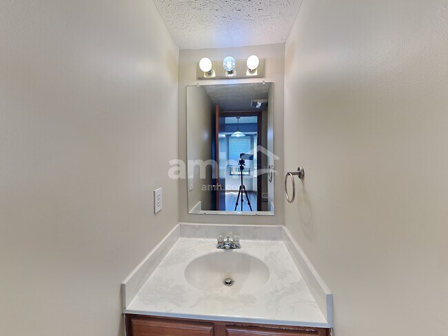 Building Photo - 1333 Sandrell Drive