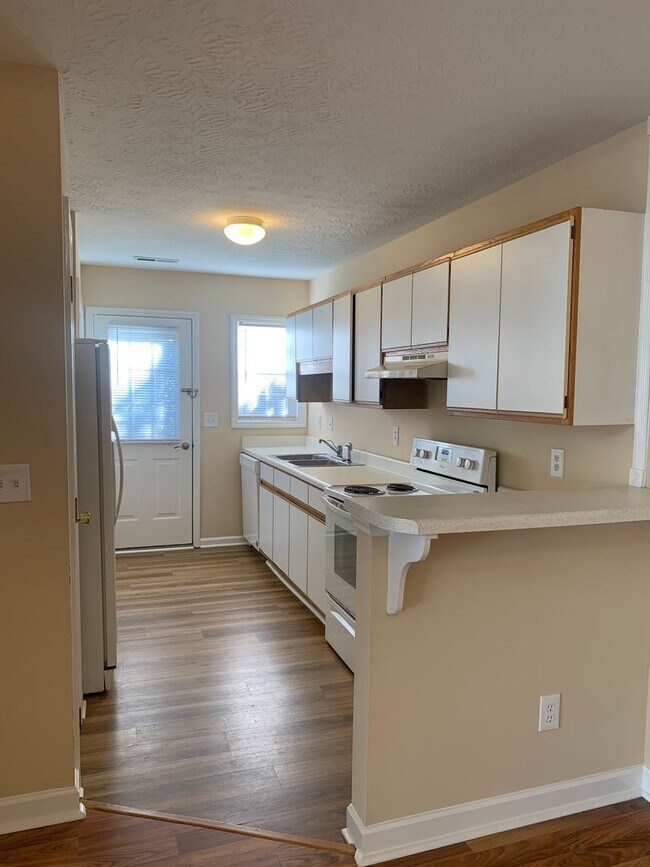 Building Photo - 2 Bedroom 2 Bath Townhouse Available Now on Jasmine Cove Way