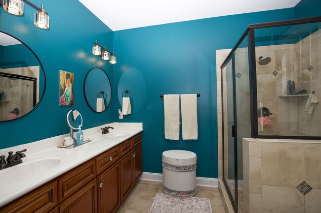 Building Photo - "Beautifully Designed, spacious 2400 Sq. F...