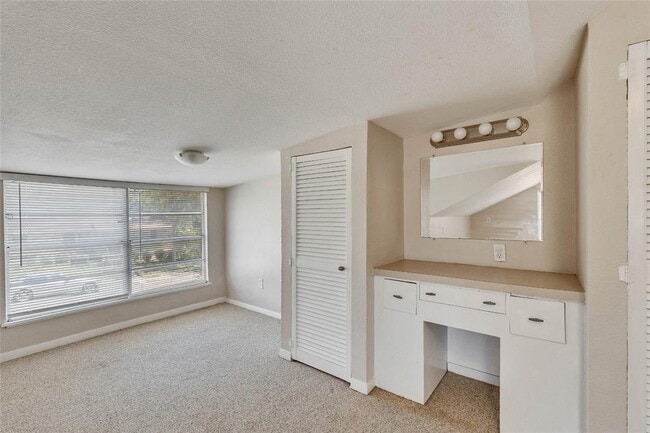 Building Photo - 3810 Brookview Rd