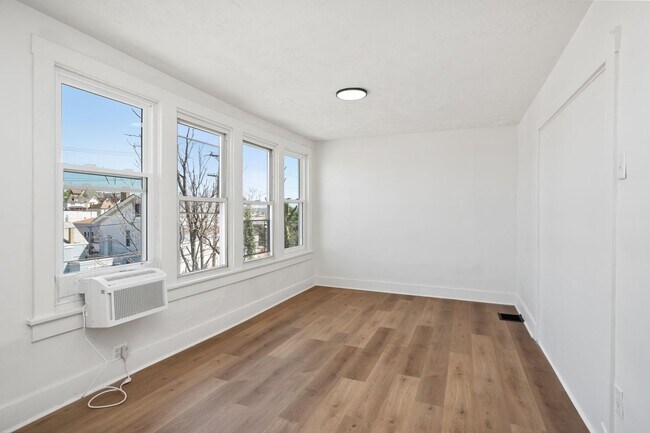 Building Photo - 348-350 Wyoming Street