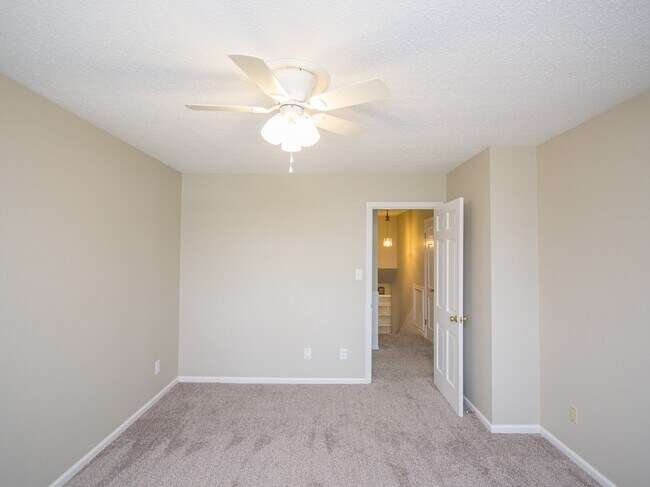 Building Photo - Beautiful Home in Athens City near Buc-ees!