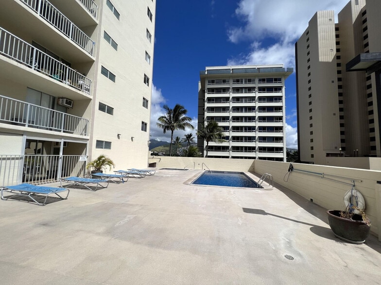 Building Photo - 2452 Tusitala St