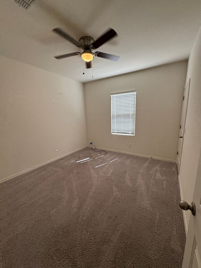 Building Photo - LIKE NEW HOME IN TORTOSA IN MARICOPA