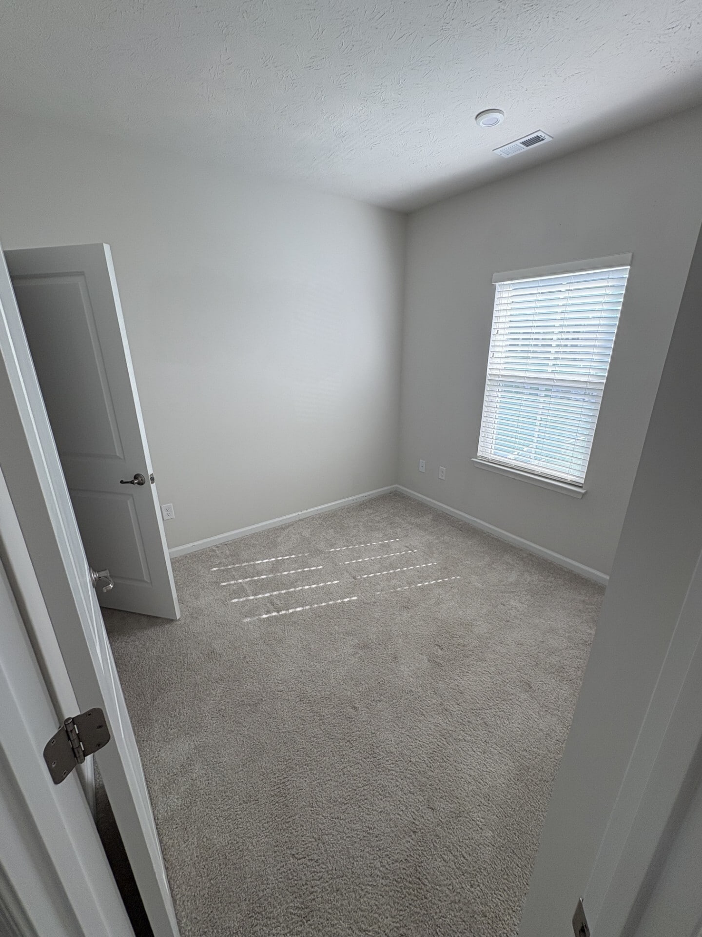 3rd floor bedroom (2) - 13 Wentworth Ln