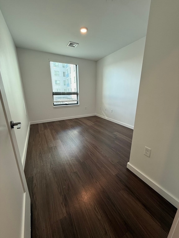 Building Photo - 466 River St