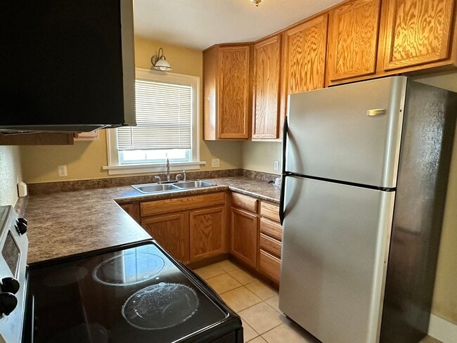 Building Photo - Wonderful Home in the Avenues