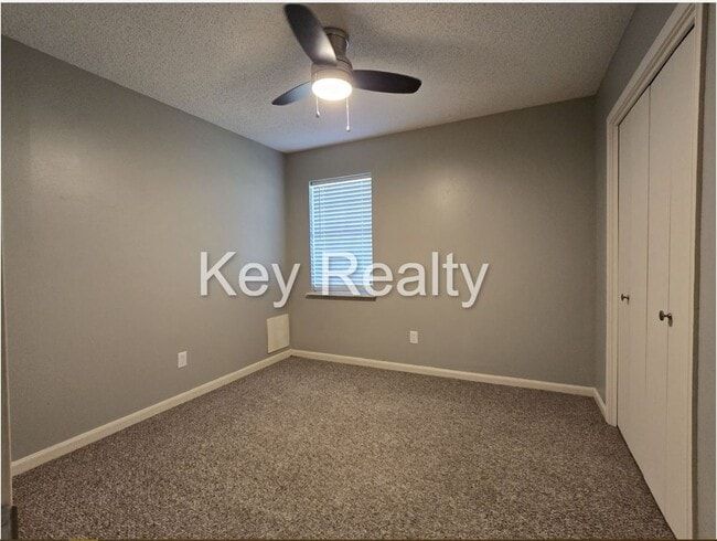 Building Photo - 2412 Greenway Dr