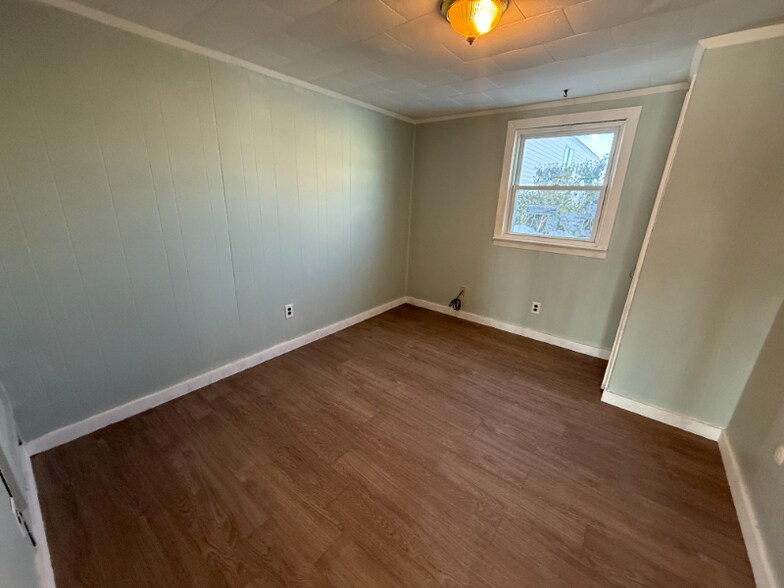 Building Photo - 190 Ashworth Ave