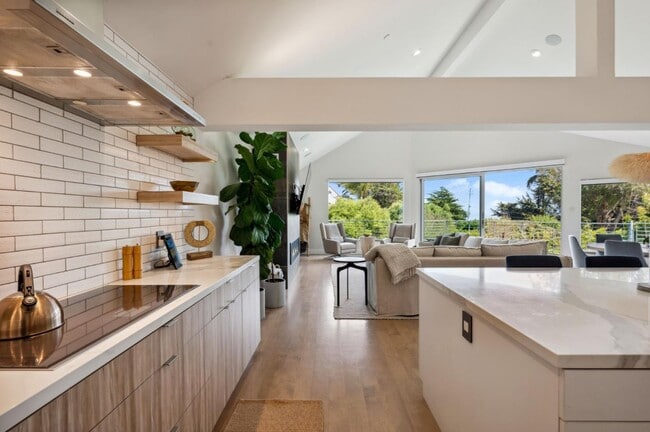 Building Photo - 112 Eucalyptus Ave
