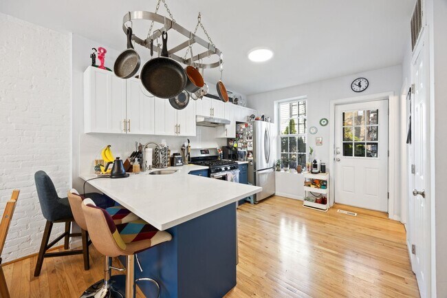 Building Photo - 316.5 6th St