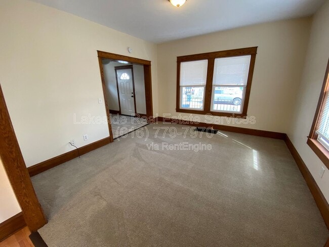 Building Photo - 750 Watkins St SE