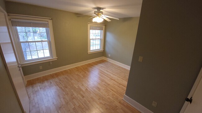 Building Photo - 424 11th St