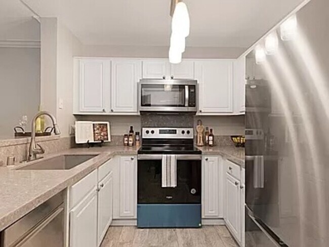 Building Photo - 3440 Lebon Dr