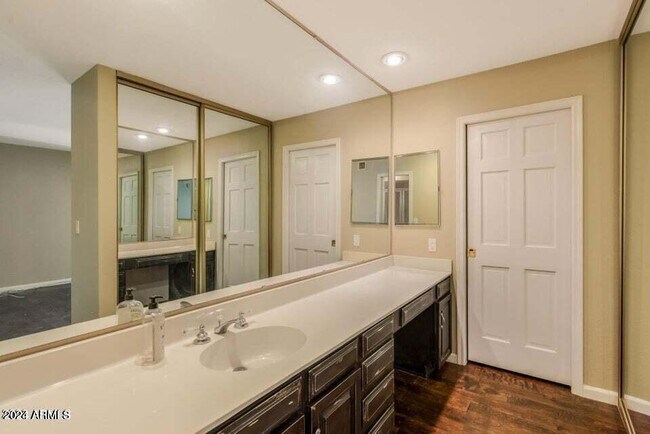 Building Photo - 7230 E Arlington Rd