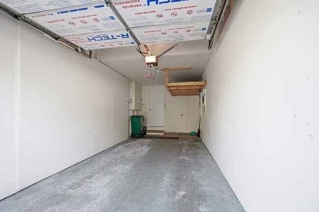 Building Photo - 1204 W Inverrary Ln