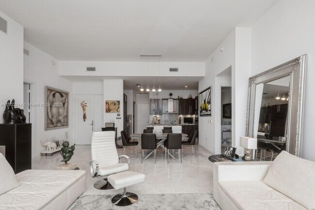 Building Photo - 900 Brickell Key Blvd