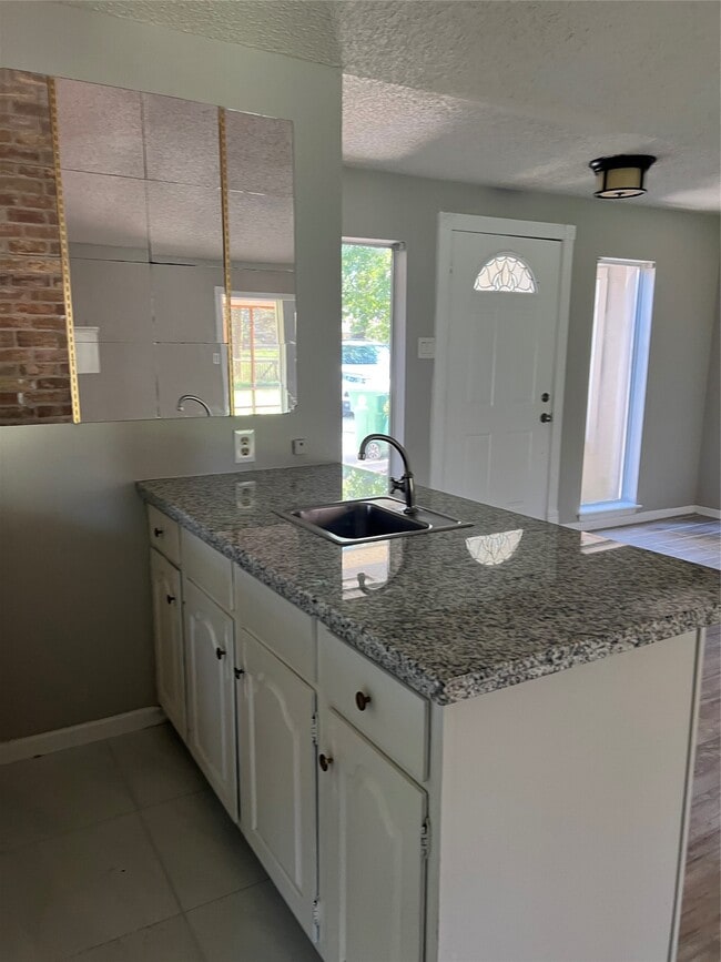 Building Photo - 1603 Chestnut Ridge Rd