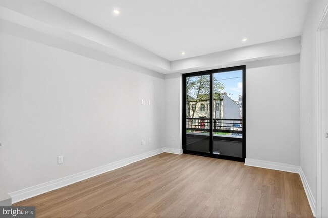 Building Photo - 811 S Columbus St