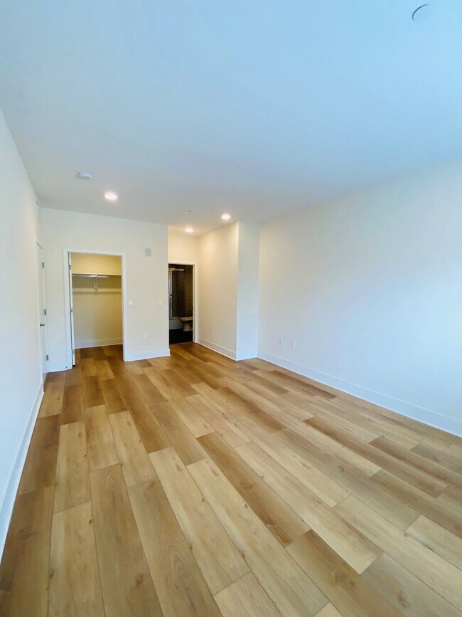 Building Photo - Vista Del Monte Apartments