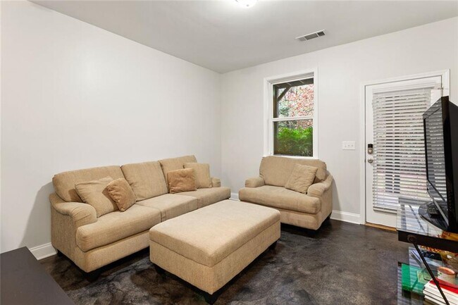 Building Photo - 4324 Laurel Creek Ct SE