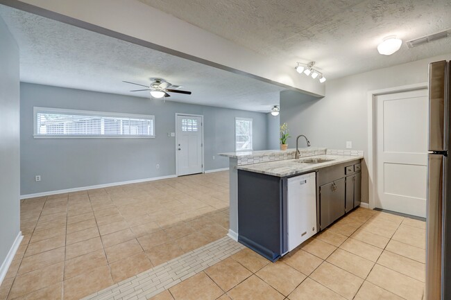 Building Photo - 5013 Verdome Ln