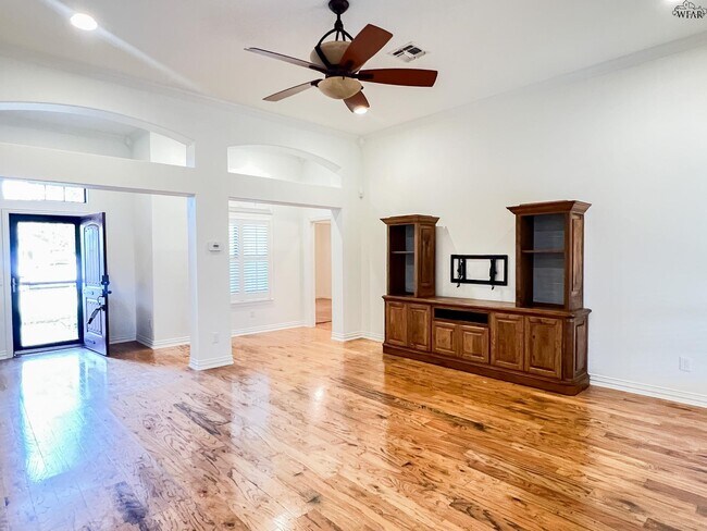 Building Photo - 1703 Rockridge Dr