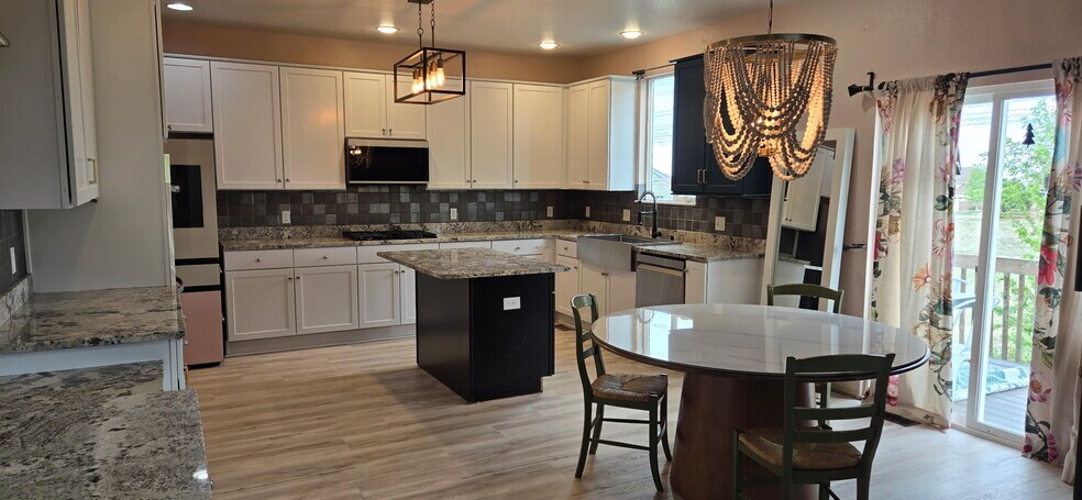 Building Photo - 2750 Brush Ct
