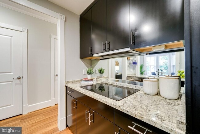 Building Photo - 910 Powhatan St