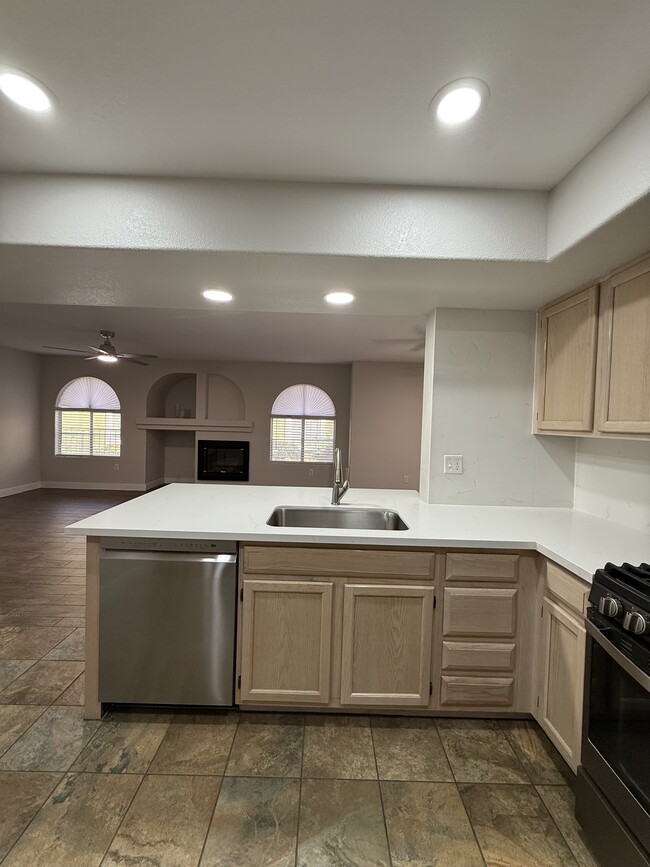 Building Photo - 7950 W Flamingo Rd