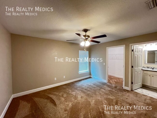 Building Photo - 2736 SW 161st Loop