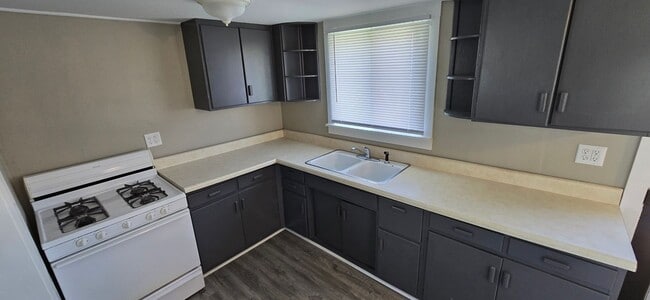 Building Photo - Freshly Updated Interior! 2 Bed 1.5 Bath Home - Alexandria IN