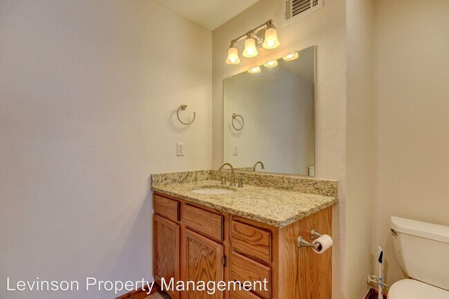 Building Photo - 3 br, 2 bath House - 807 S Littler Ave