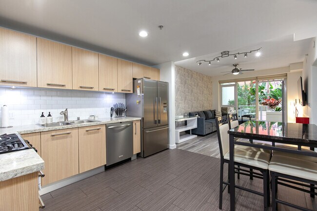 Building Photo - 1431 Pacific Hwy