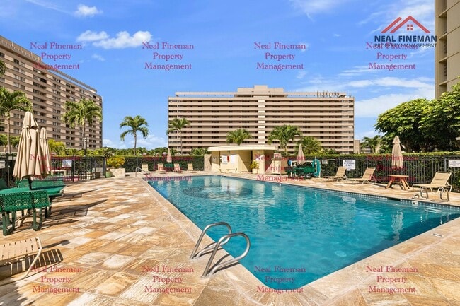 Building Photo - 2 Bed 2 Bath, One parking. Tenant pay all ...
