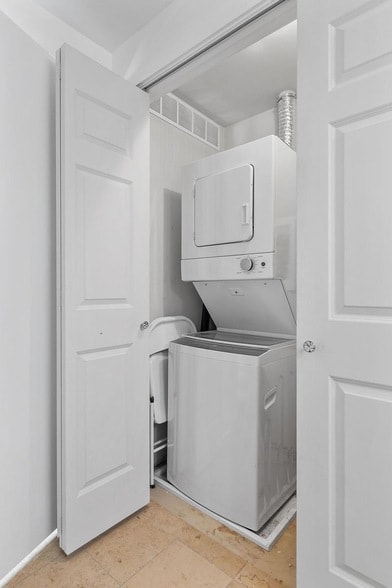 Building Photo - 748 N 3rd St