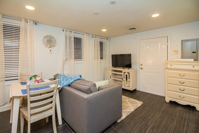 Building Photo - 22 Hancock St