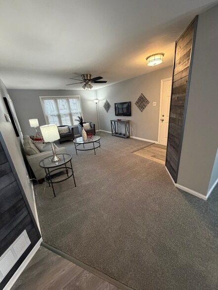 Living Room - 102 Stone Hurst Ct