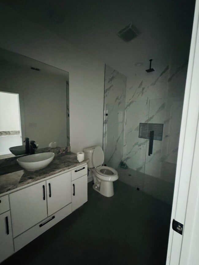 Building Photo - 420 Placido Dr