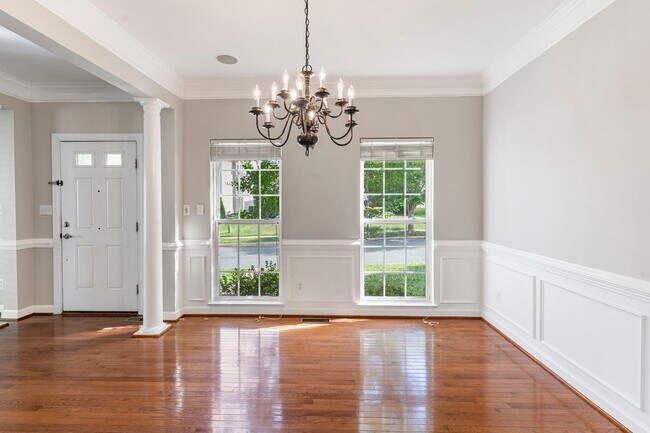 Building Photo - Spacious Home in Port Potomac