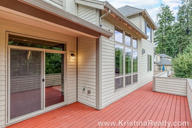 Building Photo - Gorgeous 6 BD* 3 BA* Single Family Home Located In Charming Arbor Meadows In Portland! **Minutes ...