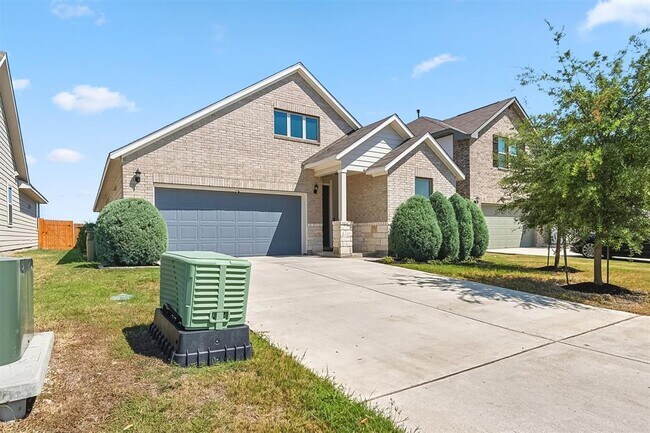 Building Photo - 905 Gray Fox Lp