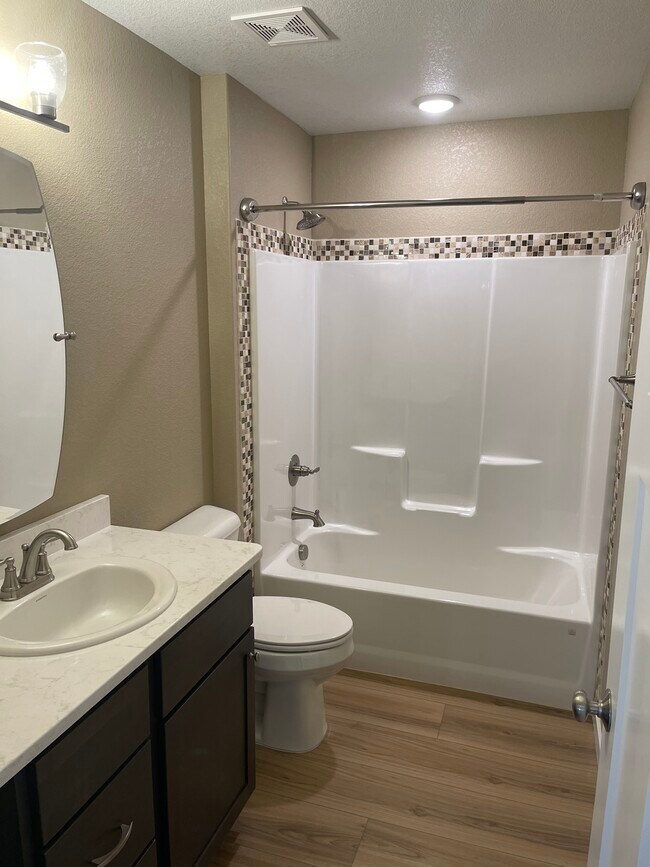 Hall Bath - 4723 Van Buren Ave